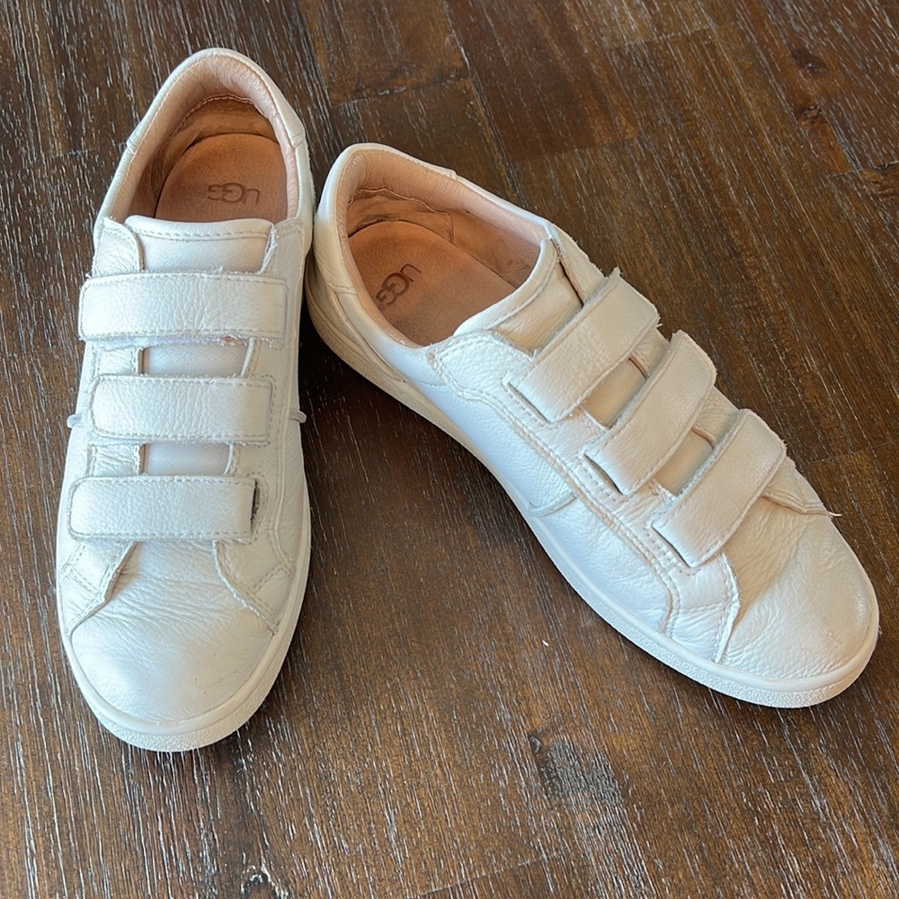 UGG White / Cream colored leather sneaker
